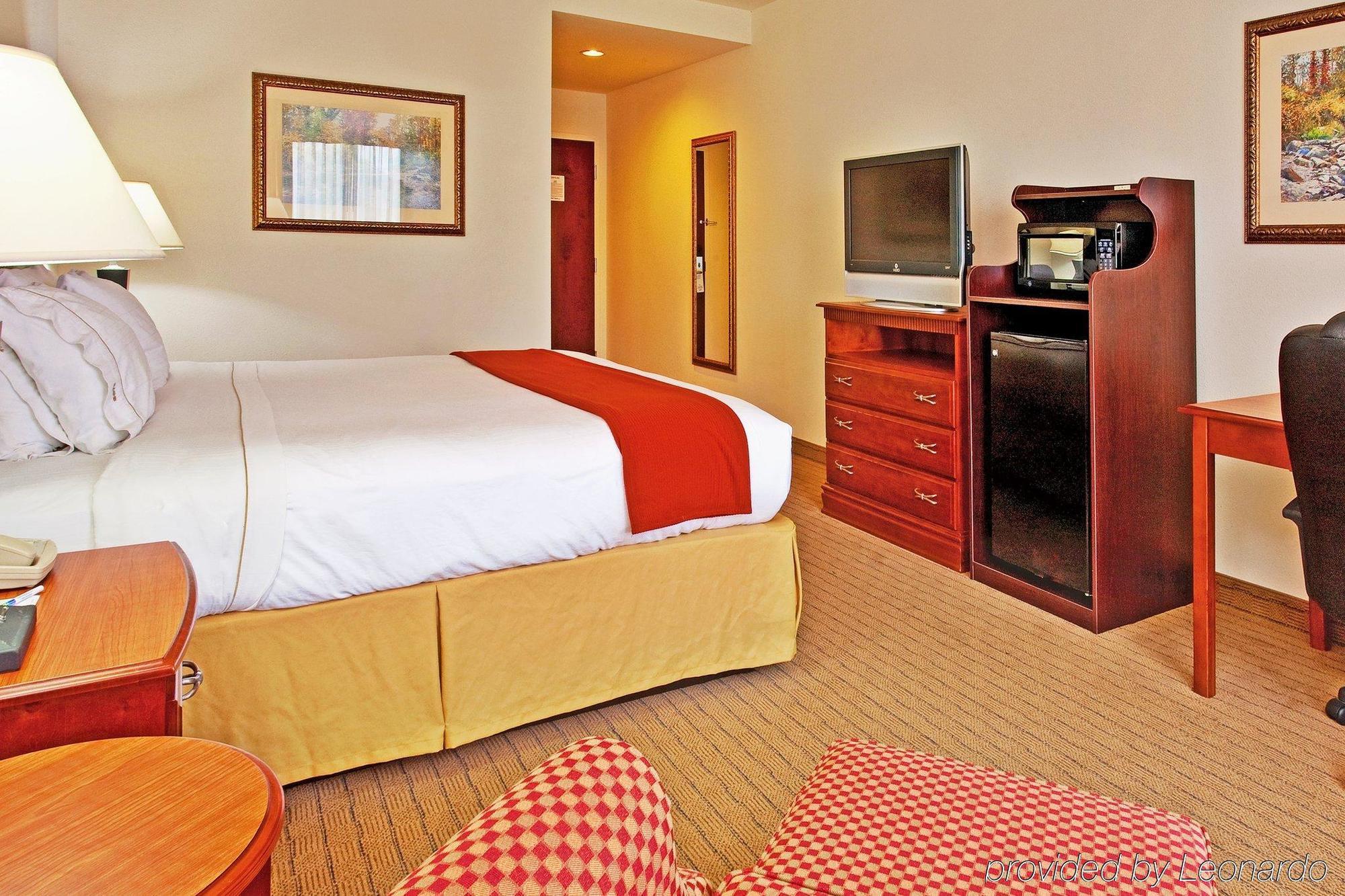 Holiday Inn Express & Suites Dyersburg By Ihg Εξωτερικό φωτογραφία