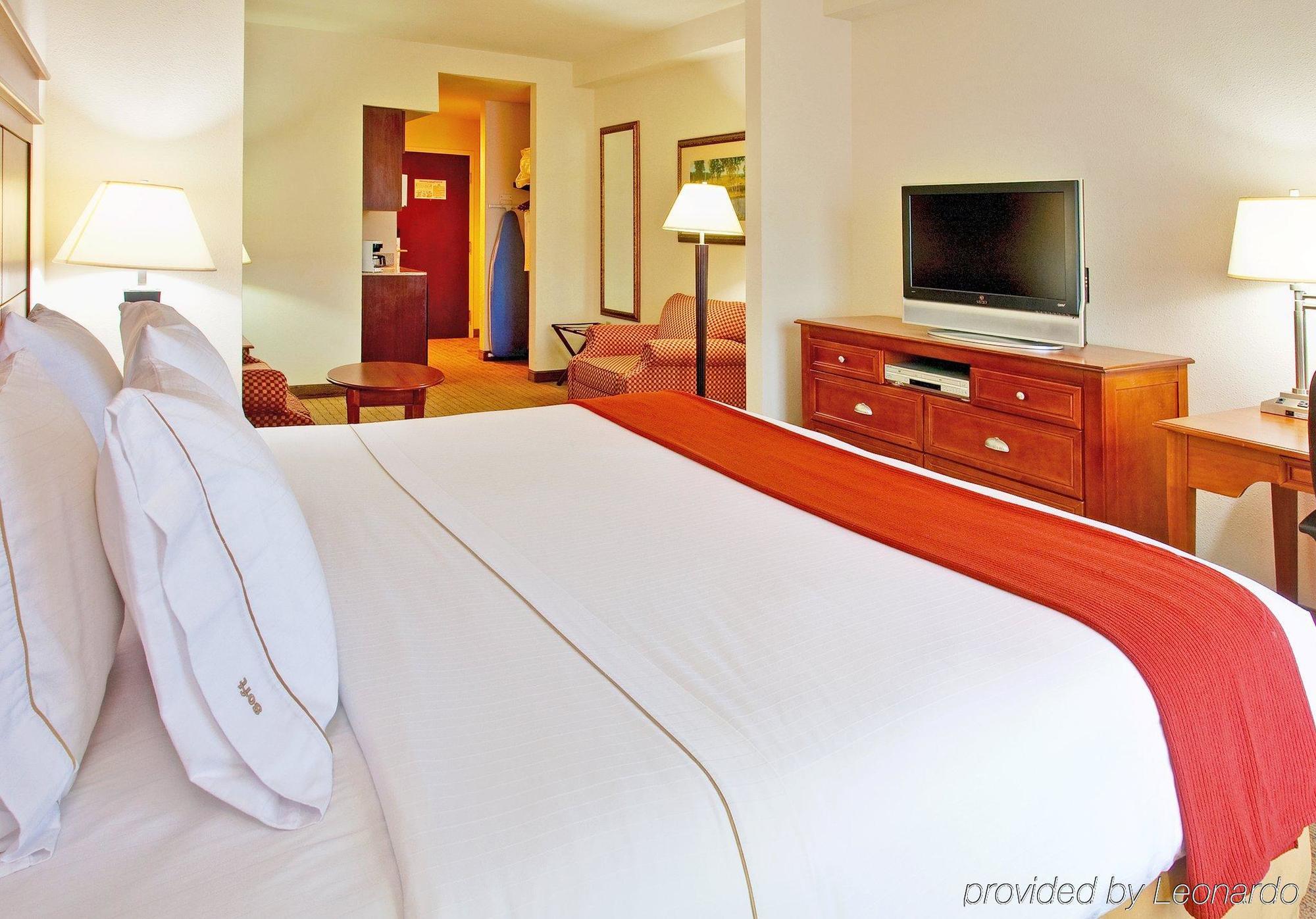 Holiday Inn Express & Suites Dyersburg By Ihg Δωμάτιο φωτογραφία