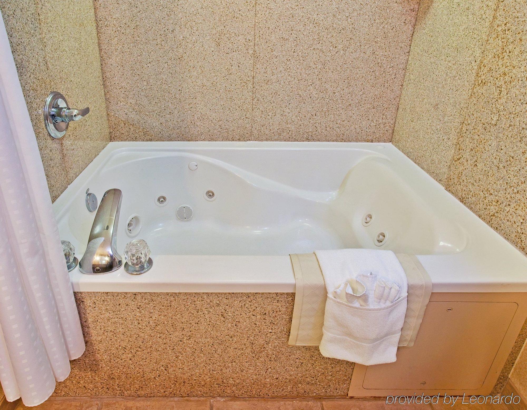 Holiday Inn Express & Suites Dyersburg By Ihg Δωμάτιο φωτογραφία
