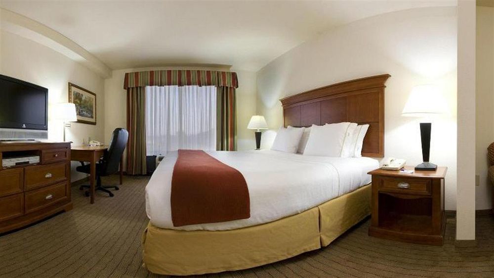 Holiday Inn Express & Suites Dyersburg By Ihg Εξωτερικό φωτογραφία