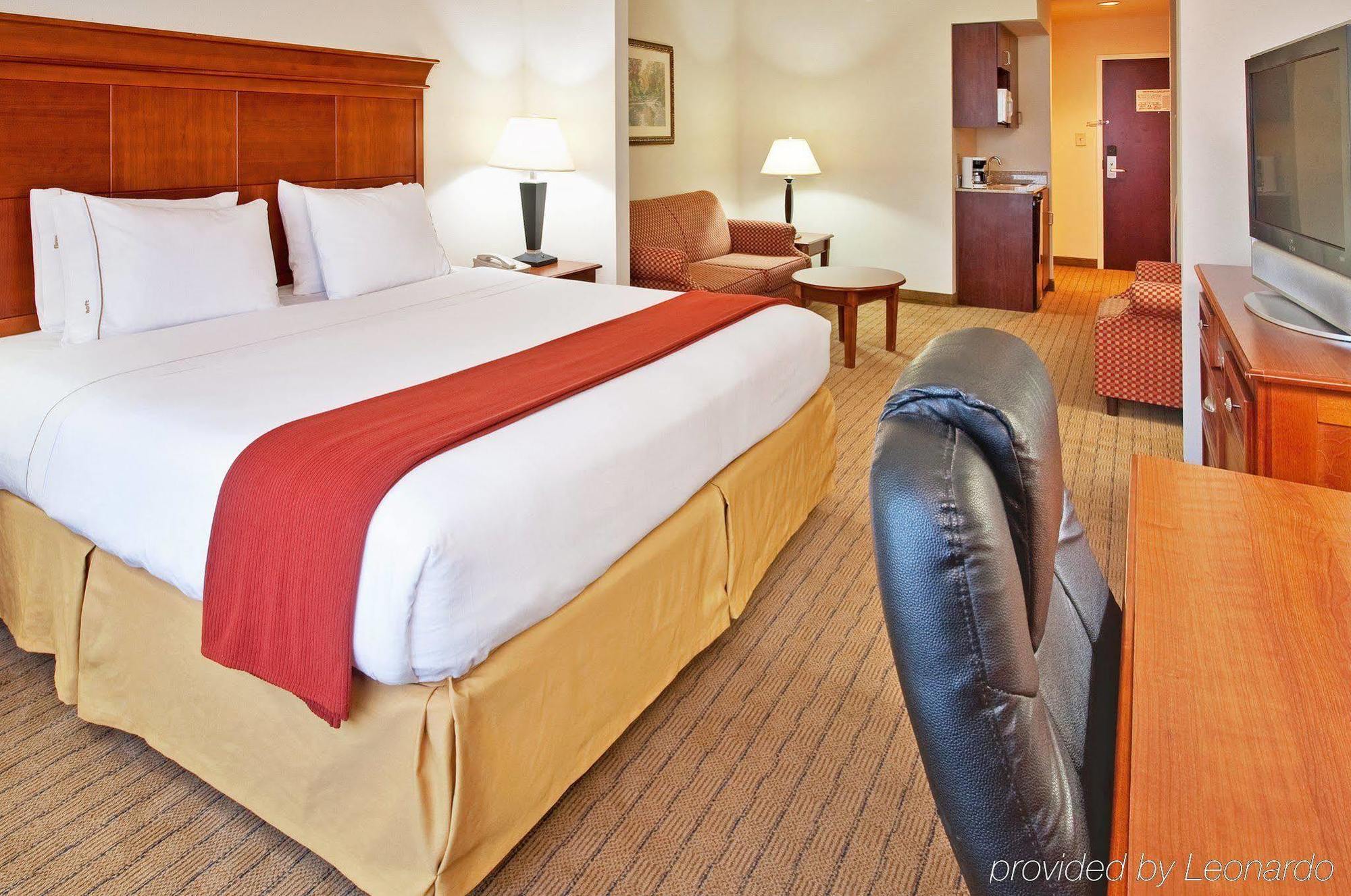 Holiday Inn Express & Suites Dyersburg By Ihg Δωμάτιο φωτογραφία