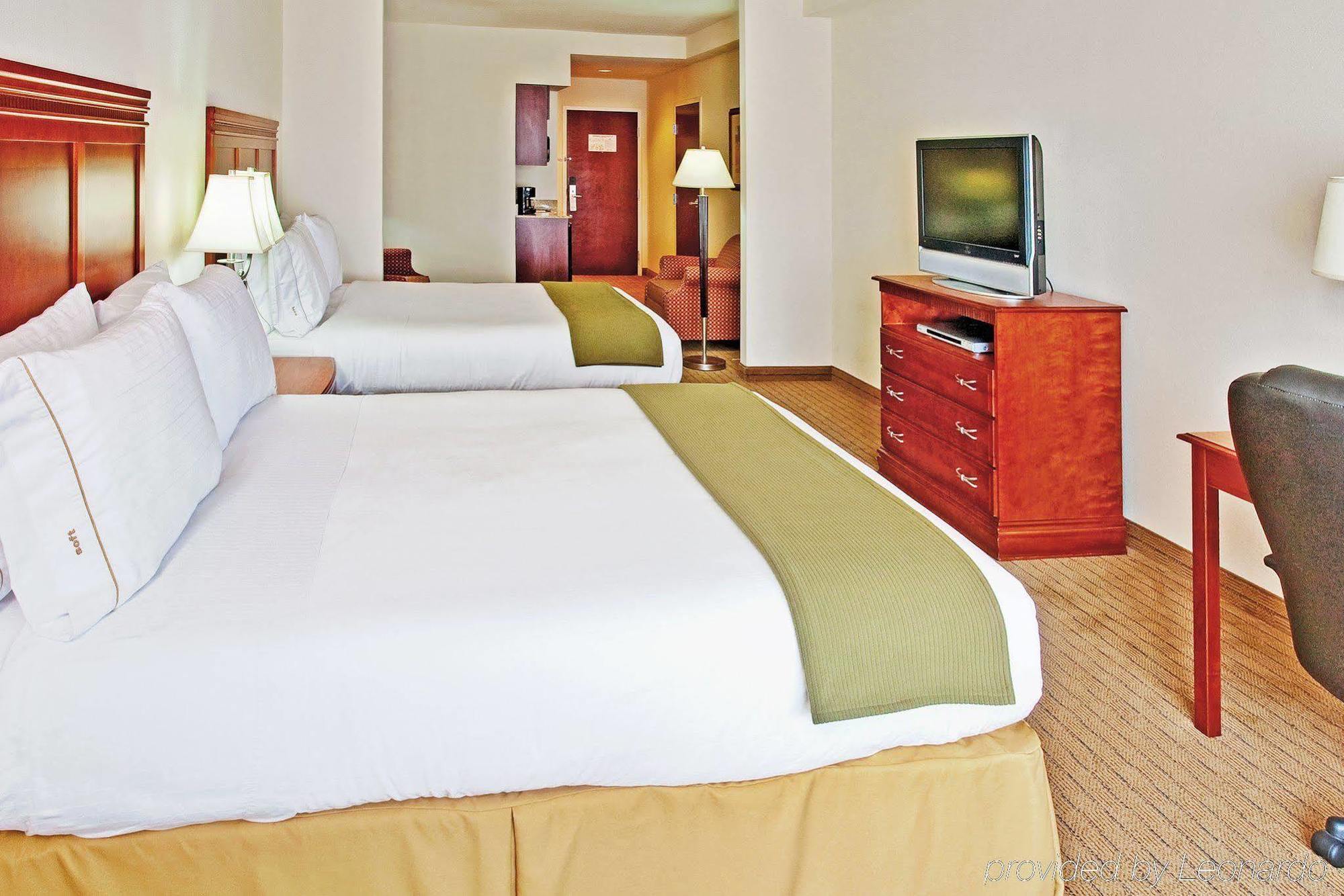 Holiday Inn Express & Suites Dyersburg By Ihg Δωμάτιο φωτογραφία
